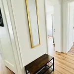 3Room-Central-Modern- The Seashell By Lakescape Fewos